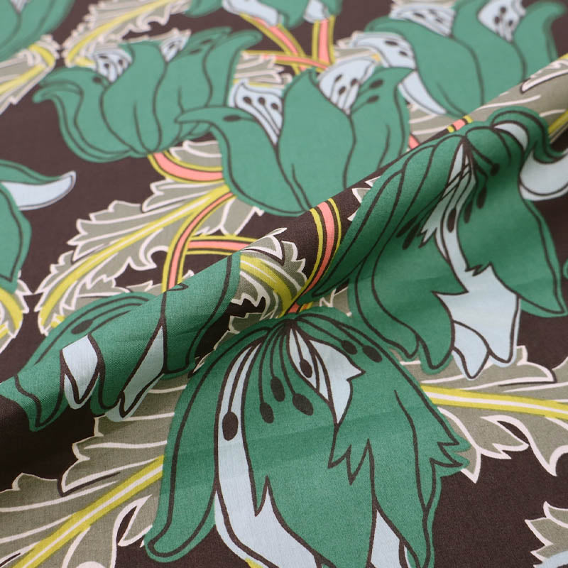 Green Iris print Liberty Fabric Tana Lawn™ Cotton - Evelyn Dawn - Green
